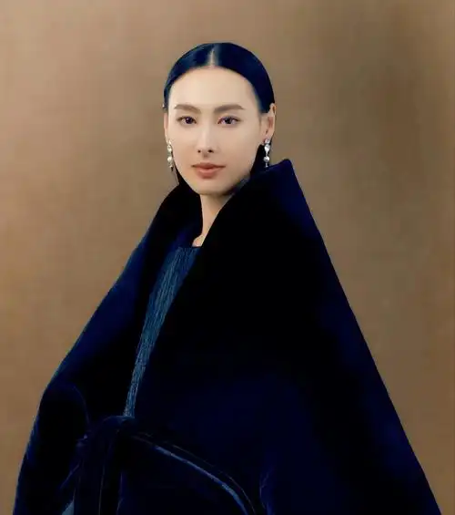 梁洛施个人资料及简介(16岁出道养家,22岁用捷径换来财富)