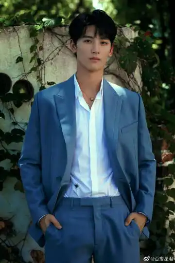 路人   关注 g 私信 = 超过 8000 万人正在使用 她的主页 她的相册