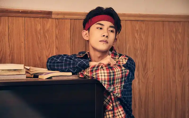 最新帅气易烊千玺壁纸逐渐成熟的易烊千玺