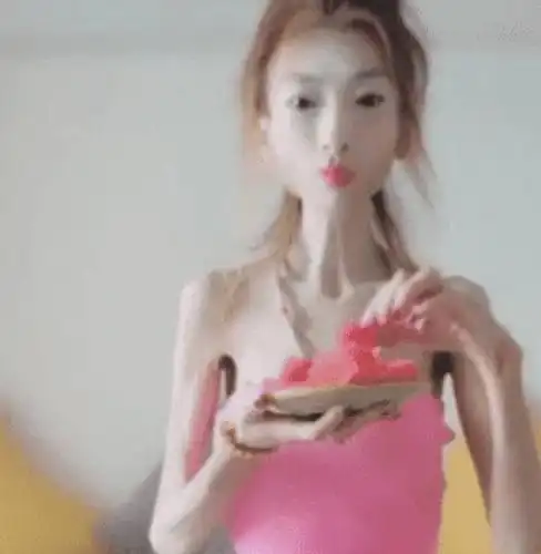 抖音"皮包骨"女孩火了,最后一张照片曝光后,网友:谁还敢娶?