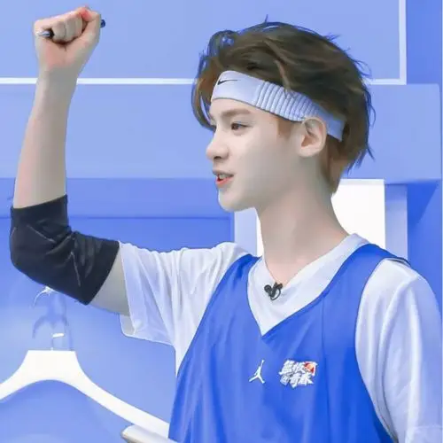 黄明昊头像./抱图bb.