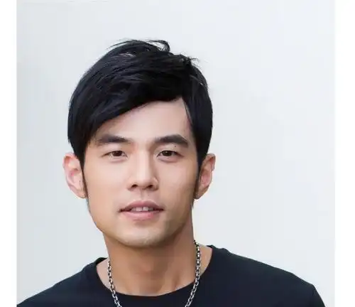 周杰伦正面微笑写真_成熟男人的劲儿