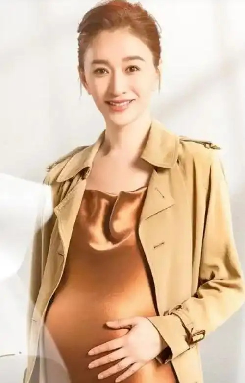 李小冉为梅婷前夫两次怀孕,她终于清醒嫁彩礼5亿老公,47岁人间水蜜桃