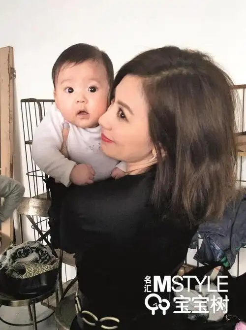 贾静雯产后复出登封面 母婴时尚大片首曝(图)