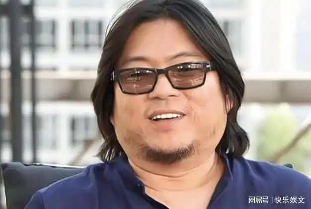 55岁高晓松暴瘦认不出一头短发磨平了菱角他失去的不仅是风格