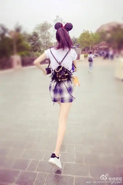 佟丽娅微博晒晨跑图获赞真女神腿长18米