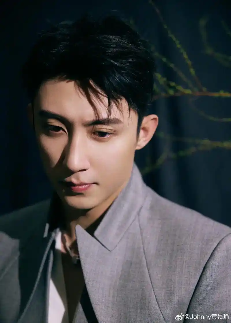 啊啊啊啊啊啊啊啊今晚大哥#微博之夜盛典 #黄景瑜 帅爆了!救 - 抖音