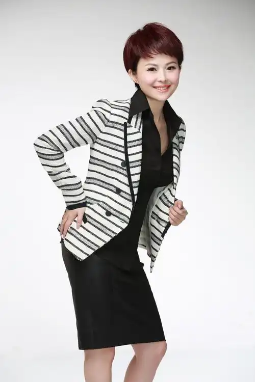 主持人栗娜图片央视主持人图片