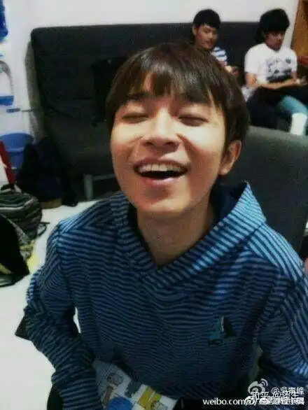 能分享一些吴青峰的图/照片吗? - 知乎