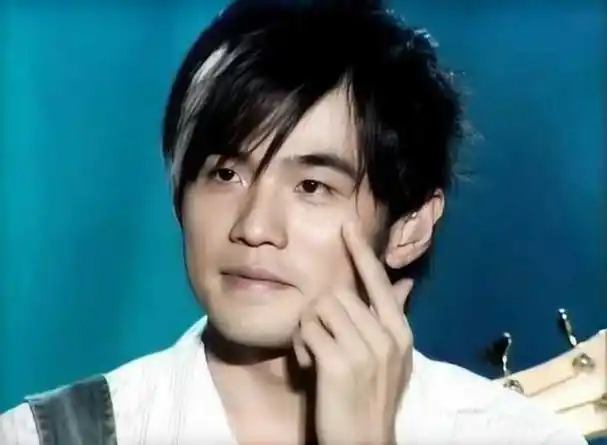 周杰伦:08年汶川地震捐款4千万,为灾区写《稻香》治愈上万人