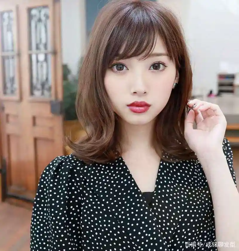 长脸女生不适合烫发?这八款发型太好看,时尚减龄满满的高级感