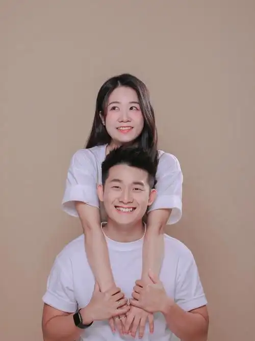 自拍韩式情侣照自拍怎么搞都不尴尬