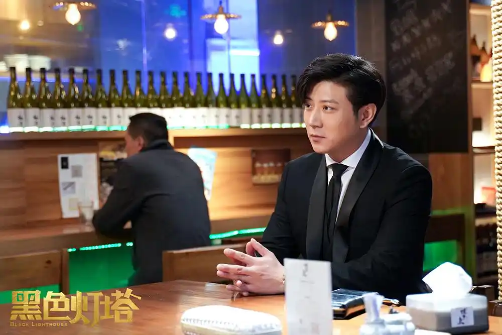 高晓攀出演黑色灯塔反差诠释反派角色引观众热议