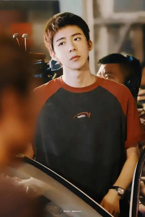 期待刘宇宁即将播出的《一念关山》,饰演宁远舟哦.