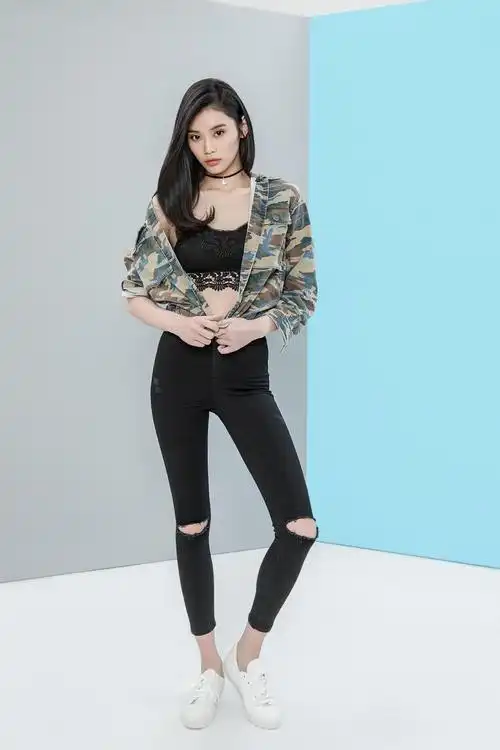 奚梦瑶的腰太细了,一身牛仔套装走机场,超模气场两米八!_身材