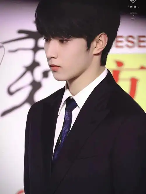 刘耀文图片33今天是西装文哦