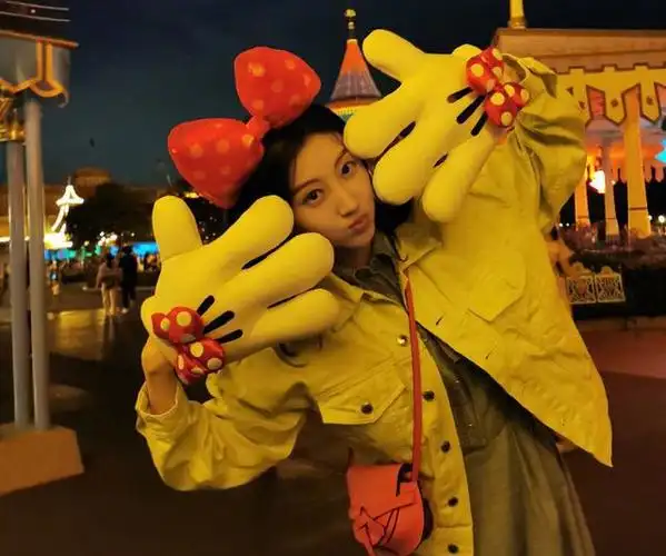 景甜31岁生日晒美照,发文激励自己,网友:依然乐观积极向上