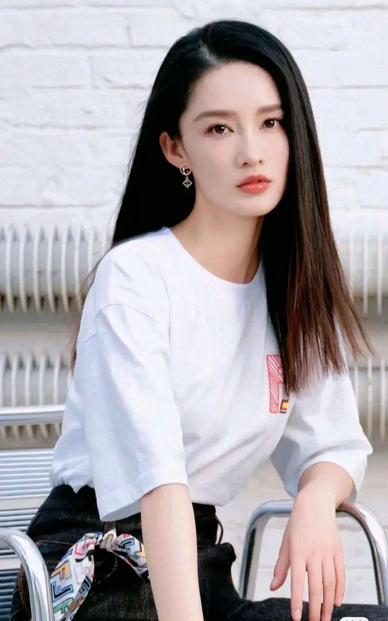 9位90后女明星的璀璨光芒 随着时代的推进,90后女明星在娱乐圈中逐渐