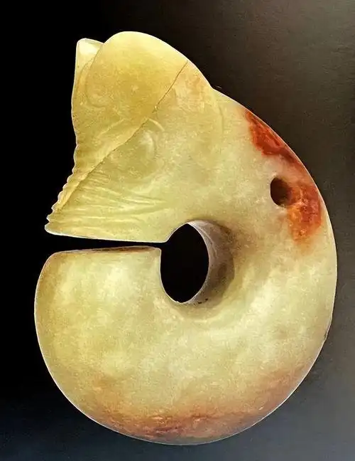 高26厘米,出土于内蒙古赤峰市翁牛特旗,现收藏于中国国家博物馆