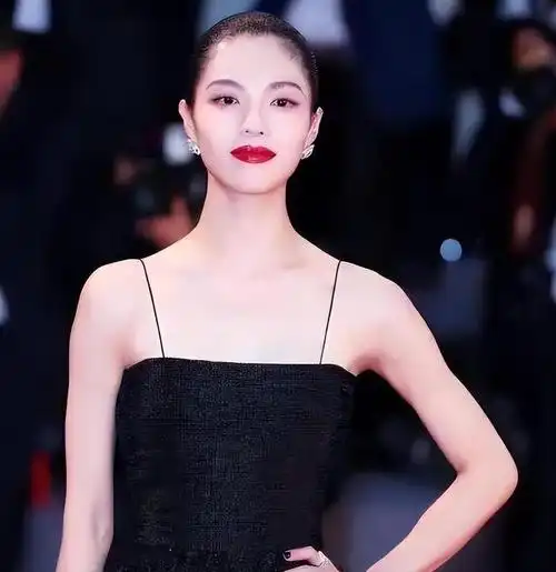 钟楚曦的风流事:男朋友没有裙子的保质期长|舒淇|李现|成龙|冯小刚