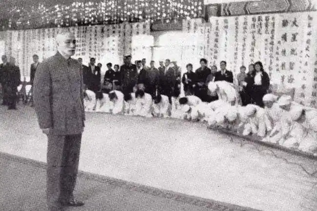 白崇禧葬礼蒋介石第一个吊唁委员长回去写日记他能善终真幸运