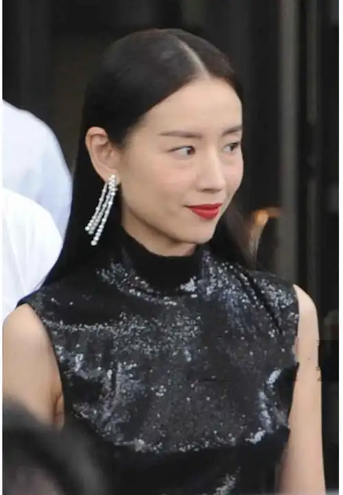 董洁近照曝光尽显老态皮肤松弛与白月光形象相差甚远