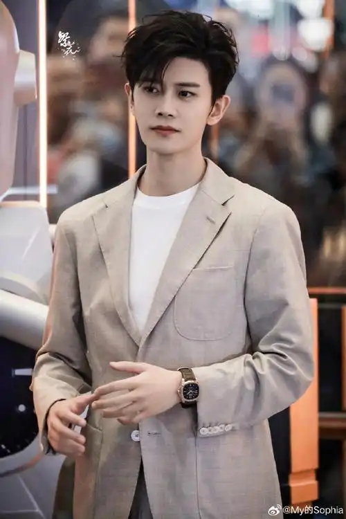 时光#的vlog任嘉伦收到全国以及海外嘉人的城市明信片最后还抽了雪乡