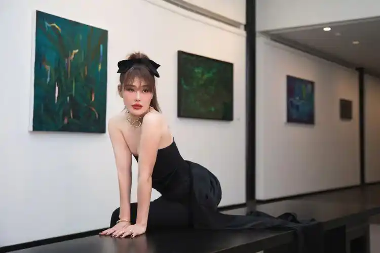 分享一组袁娅维图片给大家,图中的明星图片壁纸会点缀你的电脑桌面