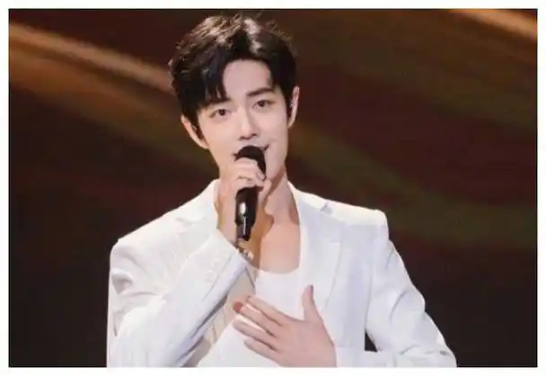 让我们一起为肖战加油鼓劲,期待他在