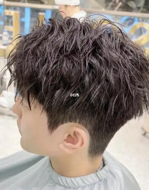 好打理的男生发型,#摩根烫  #男生烫发