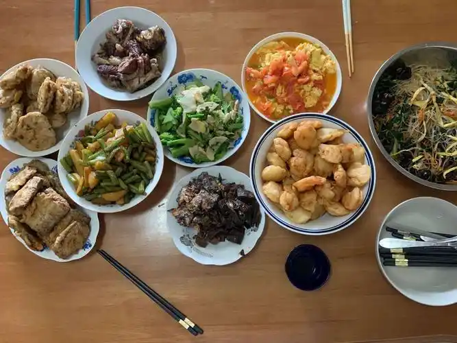 一如既往的北方过年菜.怕94岁的姥姥不好消化,不敢多给姥姥喂.