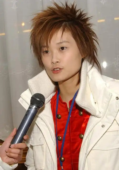 李宇春恨不得删的旧照,只怪当初太年轻,网友:悔不该当初!