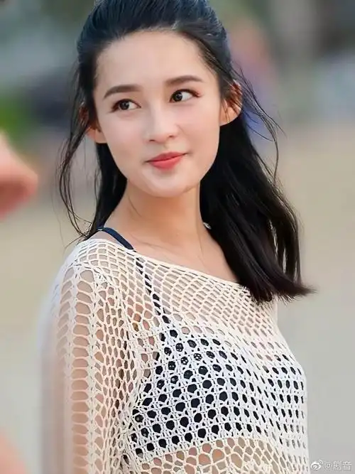 李沁 笑起来真好看__财经头条