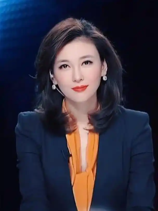 央视美女主持人李红:从逆境中崛起的荧屏女神 央视主持人李红,凭借其