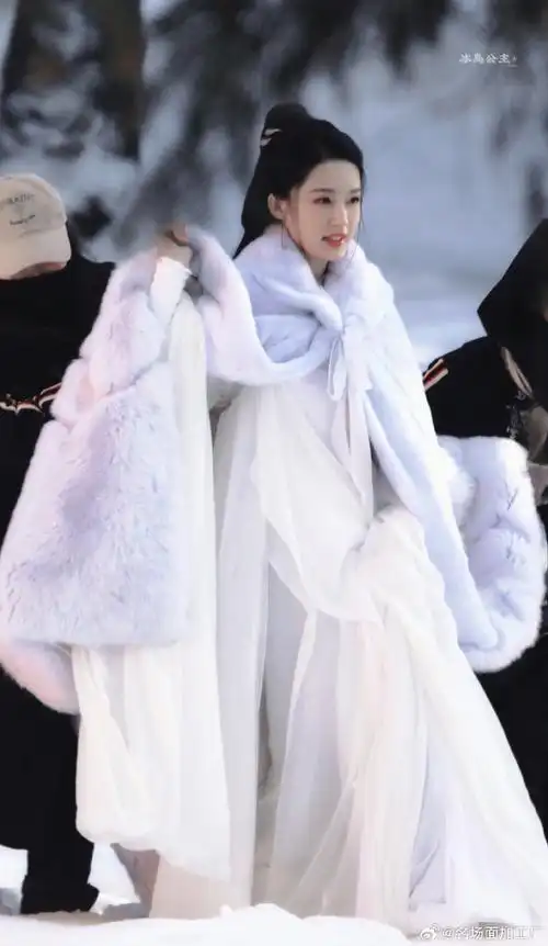 李沁七夜雪白衣雪景路透