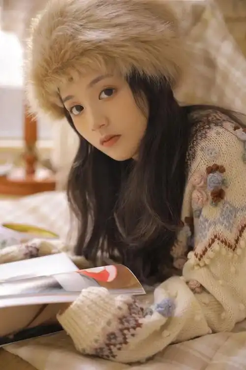 冬季甜美女生皮肤白皙元气迷人