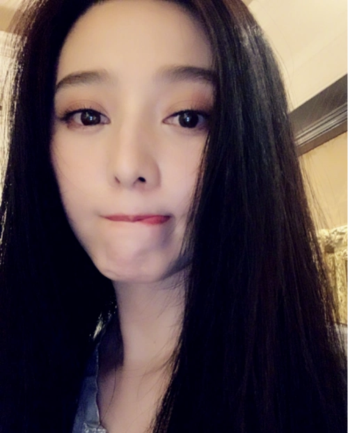 范冰冰否认割双眼皮称30几年同款跟网友撒娇卖萌像位邻家小妹