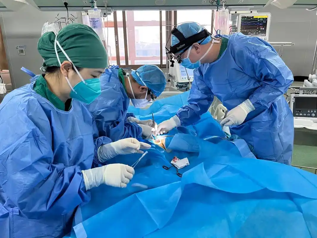 心外科大部分医护都阳了,有的阳了一段时间,好一点又回来上班了 - 抖