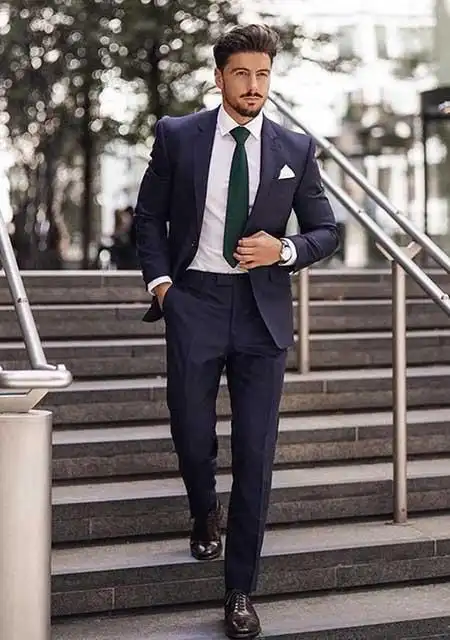 对穿西装的男人最好的称赞 穿一套变一次模样