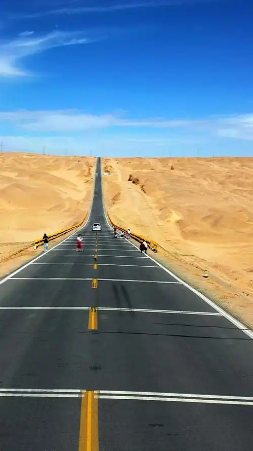 万元奖金争夺赛#无人区中最美公路,笔直的道路可以通往天际线吗?
