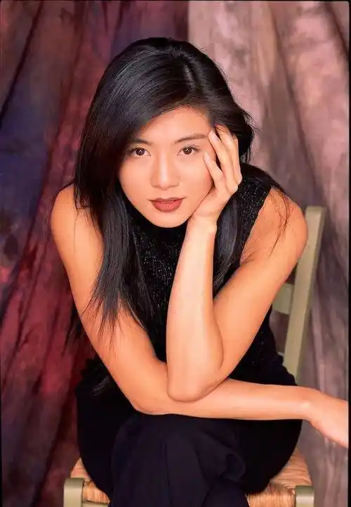 为男友退圈却分手,一复出就复合结婚,她的爱情也太抓马了吧_杨采妮