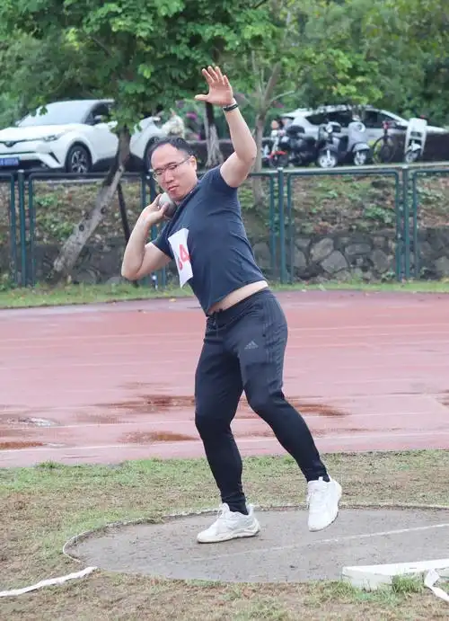 校运会短波男教青铅球决赛生工学院摘金夺铜