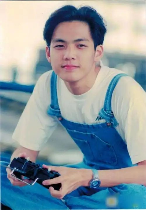 钟汉良个人资料(钟汉良个人资料介绍)-情感知识库-动动脑