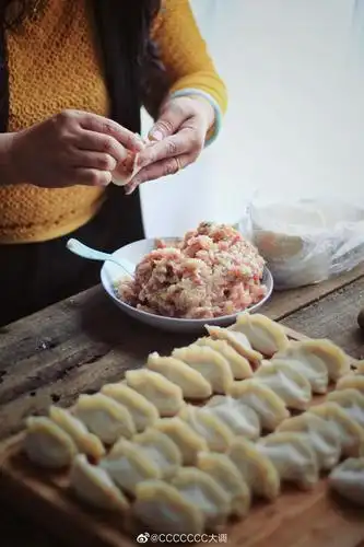 " 吃妈妈亲手包的饺子