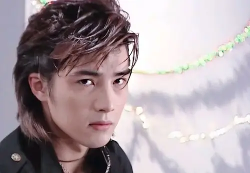 已婚男星与美女拥抱牵手,贺军翔方称好友聚会喝多了动作就热情了