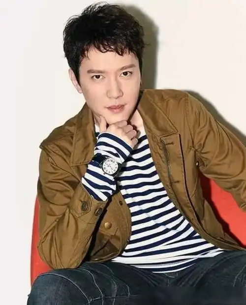 冯绍峰公开表白,亲密照片曝光引热议,网友:恭喜找到最值得爱的