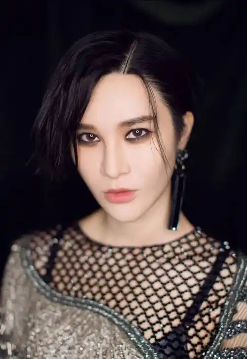 出道以后的尚雯婕,悄悄地开始改变了