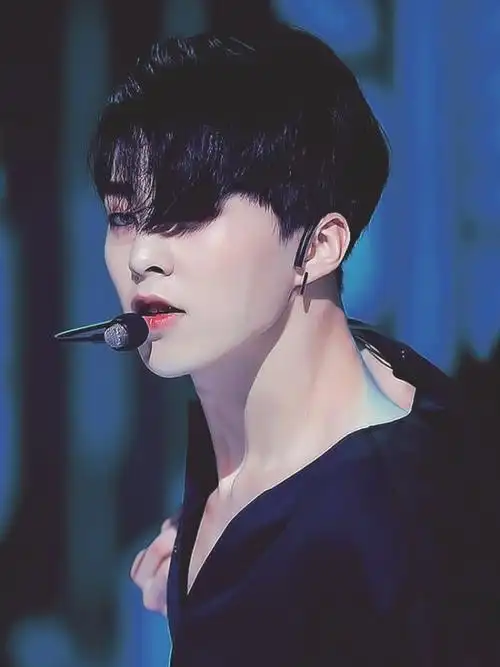 白发苍苍,仍听你唱.