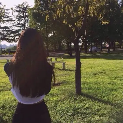女生中长发背影图片背影也是一道美丽风景
