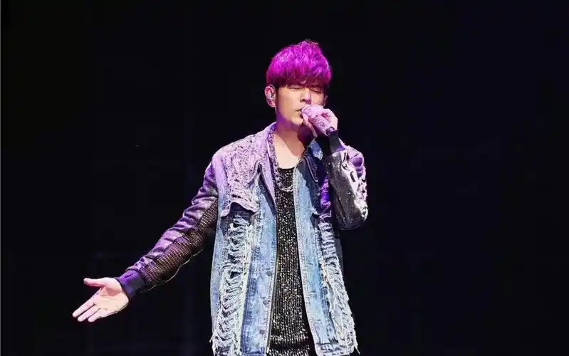 轻松写意!周杰伦香港演唱会《最长的电影》